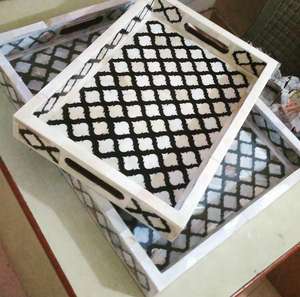 Plateau de petit-déjeuner Logo personnalisé rond en résine avec poignée en métal Plateau de service haut à la mode conçu par un fabricant professionnel de plateau - Product Image 4