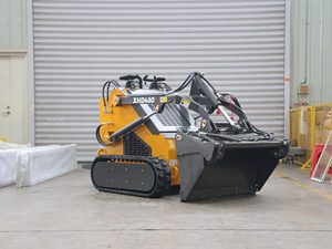 Chargeuse compacte sur pneus diesel 21 CV 4x4 pour chargeuses compactes, équipement de construction compact, garantie 5 ans, moteur haute puissance, 2500 kg, 30 m - Product Image 1