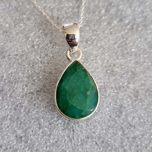 จี้รูปผึ้งนำโชค ประดับมรกตทรงหยดน้ำเล็กๆ ตัวเรือนเงินแท้ 925 ชุบโรเดียม ของแท้ ของขวัญ DIY - Product Image 3