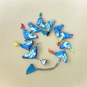 Clochette pour oiseaux en coton recyclé bleu indigo, ornée de perles, pour petits oiseaux, décoration bohème pour la maison, pour la prospérité de Diwali et les poules. - Product Image 2
