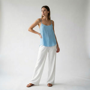 Camiseta sin mangas informal de gasa con cuello redondo y tirantes finos ajustables para mujer - Product Image 1