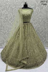 Red de ropa de boda de moda con bordado pesado Lehenga Choli Fabricante de India al precio más bajo - Product Image 3