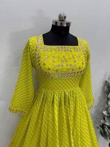 Lanzamiento del nuevo diseñador Lehenga Choli Fabric Cosmos con estampados de flores Choli Fabric Chiffon With Bordado Work - Product Image 2