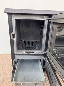 Poêle à bois en fonte avec four – Élégance classique, confort moderne - Product Image 3