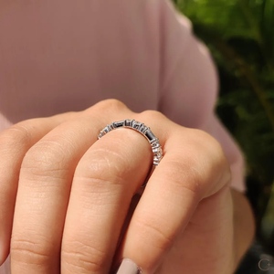 แหวนทองคำแท้ 14k งานแฮนด์เมด สวมใส่ได้ทุกวัน ดีไซน์โรแมนติก ประดับเพชรทรงบาแก็ตต์ แหวนนิรันดร์ สำหรับผู้หญิง เหมาะสำหรับวันครบรอบแต่งงาน - Product Image 3