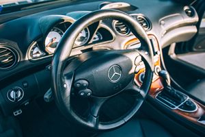 Mercedes-Benz SL55 AMG 2004 Usado, Motor V8 Supercargado de 493 hp, Techo Rígido Plegable, Mayormente sin Modificaciones - Product Image 4