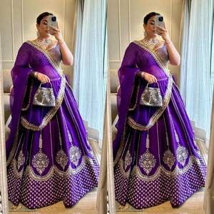 Diseñador de color azul Nueva colección Lehenga Choli de seda pesada - Product Image 1