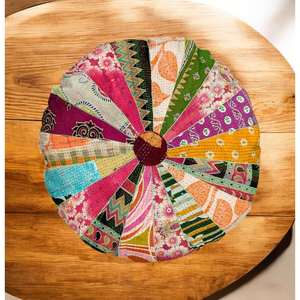 Funda de Cojín Redonda Hecha a Mano con Diseño Kantha Multicolor de 28x5 Pulgadas, Funda de Cojín de Lujo para Sofá de Algodón - Product Image 5