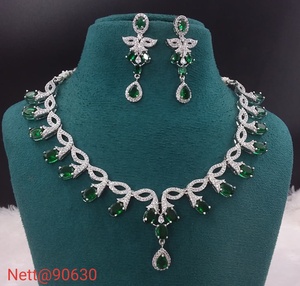 Ensemble de colliers de diamants américains de créateur Look gracieux pour les réceptions de mariage et toutes les occasions spéciales - Product Image 4