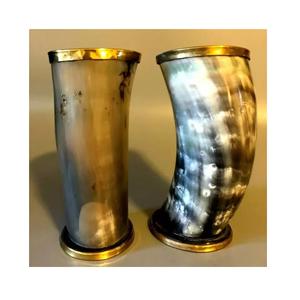 Corne à boire rustique artisanale polie, gobelet authentique médiéval, mug de banquet sculpté, en bois naturel, pour la bière de guerrier et le miel, Raw Love - Product Image 1