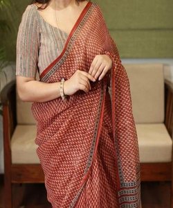 Sari de red radiante con borde Zari y detalles de lentejuelas para ocasiones festivas nupciales ropa de fiesta en ropa de rayón de seda - Product Image 2