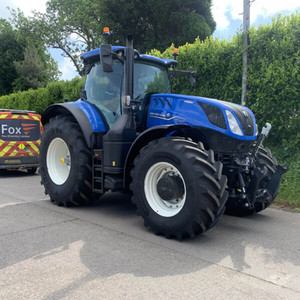 Tractor Usado New Holland TD5050 4WD con Cargador, el Más Vendido entre 2020 y 2022, a Precio Económico - Product Image 5