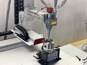 Soldadores láser de fibra de <span class=keywords><strong>5</strong></span> ejes con plataforma con CCD automático 3000W máquina de soldadura láser para tetera de aluminio de metal - Product Image 4