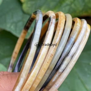 Pulseras de Cuerno Natural Hechas a Mano, Regalo Unisex de Lujo, Joyería Ética Premium, Juego de Pulseras de Tradebyd - Product Image 1