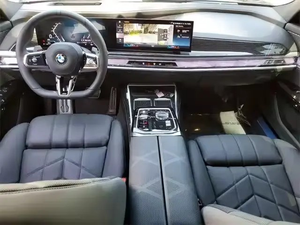 BMW Série 7 740i RWD 2024 d'occasion en bon état, conduite à gauche, sièges en cuir, caméra de recul - Product Image 2