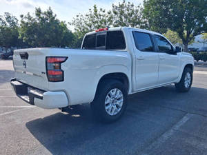 Nissan Frontier SV 2022 d'occasion en excellent état - Product Image 2