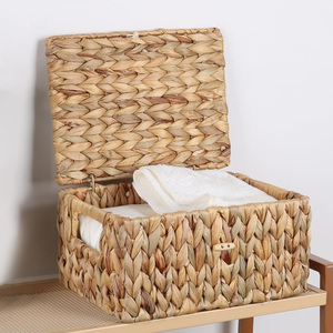 Caja organizadora de alta calidad para el hogar, hecha de jacinto de agua, con tapa, para almacenar artículos esenciales. - Product Image 1