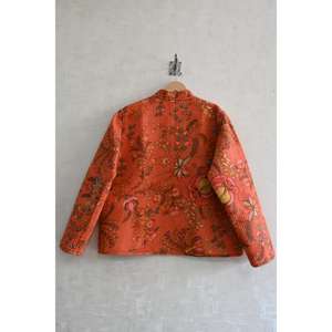 Chaqueta Acolchada Reversible de Algodón Tejido Ecológico Hecha a Mano con Estampado Floral en Bloques, Cierre de Botones, Mangas Largas para Invierno - Product Image 4