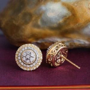 Boucles d'oreilles en diamant rond pour femme de 1,50 ct, élégantes et luxueuses - Product Image 4