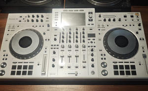 Consola Mezcladora de Audio Profesional Auténtica DIY DJ XDJ XZ con 3 Años de Garantía, Asa de Acero, Origen Estadounidense - Product Image 2