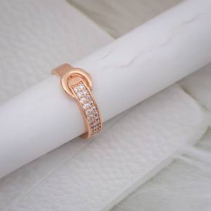 Anillo de Aleación Premium con Circonita Cúbica Brillante, Chapado en Oro, para Fiestas, Anillo de Moda - Product Image 3