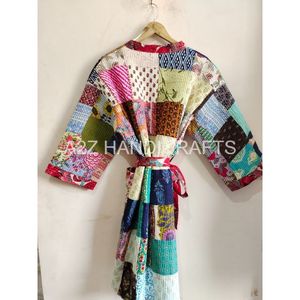 เสื้อโค้ทสไตล์วินเทจของผู้หญิงสไตล์กิโมโนผ้าควิลท์อินเดียใส่กลับด้านได้สำหรับฤดูร้อนและฤดูใบไม้ผลิแฟชั่นขายส่งจากผู้ผลิต - Product Image 4