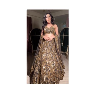 Derniers modèles de Lehenga Choli en tissu léger et doux de style indien traditionnel avec dupatta pour les mariages et les occasions spéciales - Product Image 1