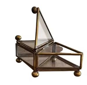 Boîte à bijoux de grande conception en verre et en laiton avec placage argenté pour la décoration de mariage - Product Image 4