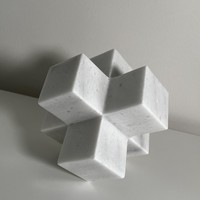 Sculpture artisanale en marbre blanc, motif nœud géométrique minimaliste, style Art Déco, pour mariage, condoléances, luxe moderne