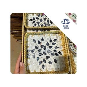 BEST SELLER Plateau en rotin avec incrustation de perles, utilisé pour servir les aliments et les boissons et pour l'arrangement de table, fabriqué au Vietnam - Product Image 1