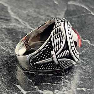 Bague pour homme en argent sterling avec pierre grenat rouge, faite à la main, style historique guerrier, thème épée sacrée, style hip-hop - Product Image 5