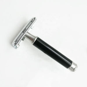 Maquinilla de Afeitar de Seguridad Tradicional para Afeitado en Húmedo con Mango de Acero Inoxidable para un Fuerte Agarre y Control - Ecológica y Reutilizable - Product Image 2