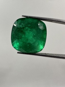 Natural Zambian <b>Cushion</b> Cut 8.87 Carats <b>for</b> Jewelry Use AAA Vivid Green Color Premium Grade Superior Quality Untreated - Product Image 2
