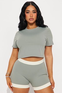 Venta al por mayor de las mujeres de la moda Casual de dos piezas de verano de desgaste activo conjunto de Color sólido Crop Top y pantalones cortos por encima de la rodilla conjunto Suelto - Product Image 3