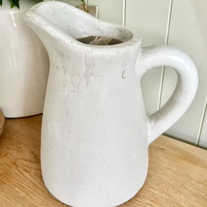 เหยือกน้ำเรซินดีไซน์คลาสสิกทำจากเรซิ่นโพลีเอสเตอร์พร้อมลวดลายหมุนสำหรับใช้ในครัวของขวัญคริสต์มาส - Product Image 5