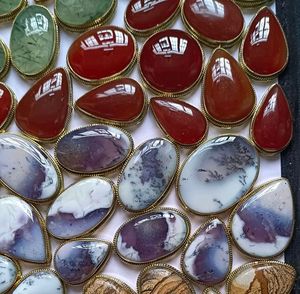 Ágata natural 100% Forma de mezcla suave Tamaño libre Cabujón verde Piedra Latón Precio de fábrica al por mayor Proveedor de piedra preciosa - Product Image 2