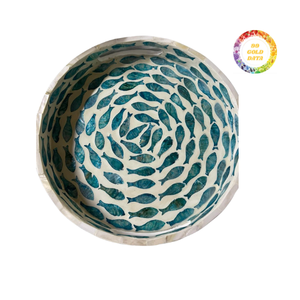 Plateau en rotin bohème avec accents de perles pour fruits et aliments. - Product Image 5