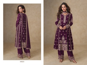 ชุดซาลวาร์จากนักออกแบบขายดีเครื่องแต่งกายประจำชาติอินเดียสำหรับงานเลี้ยงสังสรรค์ในครอบครัวหรืองานเลี้ยง - Product Image 2