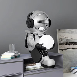 Lámpara de Pie con Escultura de Astronauta Arrodillado, Luz LED de Luna, Resina Plateada, Estatua de Astronauta, Decoración para Sala de Estar - Product Image 3