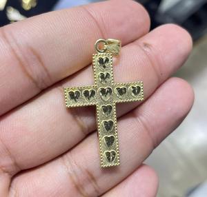 Pendentif en forme de croix en diamant taillé en cœur, or véritable 10 carats, 3,7 grammes - Product Image 2