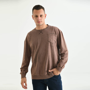 เสื้อสเวตเชิ้ตผู้ชายสไตล์พรีเมียม ลุคยุ่งๆ ล้างสีแบบ Acid Wash ผ้าฟลีซหนานุ่ม ทรงโอเวอร์ไซส์ ไหล่ตก สไตล์ลำลอง รับผลิตแบบ OEM และ Private Label เสื้อผ้าแนวสตรีท - Product Image 1