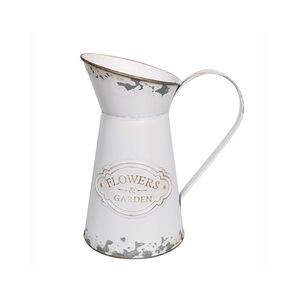 Petit vase en métal rustique shabby chic, décoration florale vintage de style ferme - Product Image 1