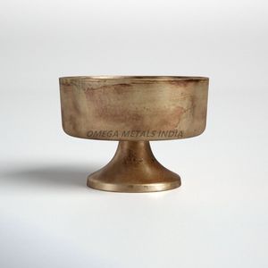 Vases en métal personnalisés de couleur or antique avec une forme de bol unique avec une finition lisse pour une décoration intérieure élégante - Product Image 1