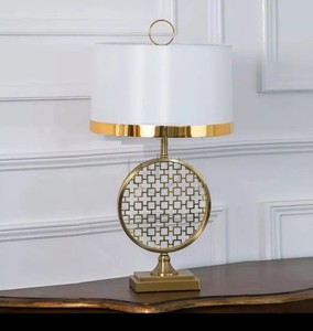 Lámpara de noche de escritorio para decoración de Hotel de lujo, diseño de corte láser de acero inoxidable, lámparas de mesa de Metal dorado con pantalla blanca - Product Image 6