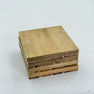 Juego de 4 Posavasos Cuadrados de Madera de Acacia Hechos a Mano, Posavasos Naturales Sostenibles con Acabado Elegante para el Hogar y Restaurantes - Product Image 6