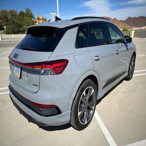 Diseñado para el lujo 2024 _Audi Q4 e-tron quattro Prestige 55 El lujo se une al rendimiento eléctrico - Product Image 1