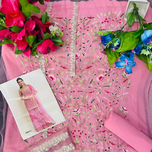 Ensemble élégant d'hiver Shalwar Kameez avec broderie à séquences multi-fils et filet papillon Dupatta - Product Image 1