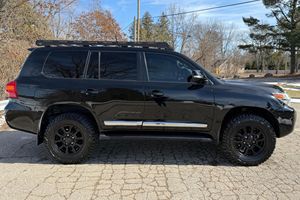 Toyota Land Cruiser 2013 d'occasion, moteur V8 5,7 litres, 4x4 permanent, différentiel central verrouillable, modifications tout-terrain - Product Image 3