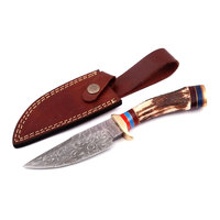 Couteau de poche de chasse en acier Damas haut de gamme avec manche en bois Couteau de chasse en acier Damas forgé à la main personnalisé