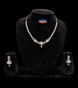 Conjunto de joyería étnica clásica con collar y pendientes AD, ideal para ocasiones culturales, recepciones de bodas y eventos especiales - Product Image 1
